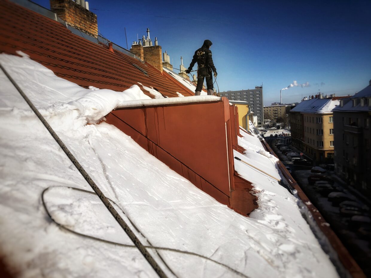 Odstranění sněhu ze střech Praha